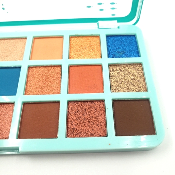 Face makeup browns,nudes,blues eyeshadow palette. - Picture 7 of 12